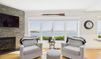 4 Clarkes Village Ln, Jamestown, RI 02835