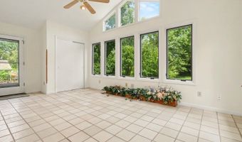 8590 Lynnehaven Dr, Amberley, OH 45236
