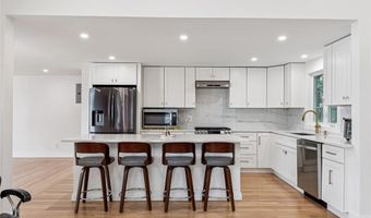 9 Country Pkwy, North Providence, RI 02911