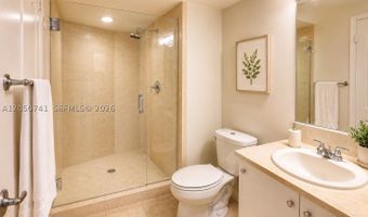 20000 E Country Club Dr 405, Aventura, FL 33180