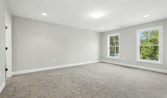 13 Kenwood Cir, Bloomfield, CT 06002