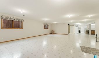 412 E Meadowlark Cir, Brandon, SD 57005