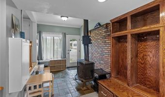 82 Vera St, Warwick, RI 02886