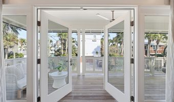 698 BEACH Ave, Atlantic Beach, FL 32233