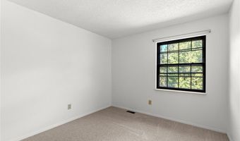 2332 Hidden Meadow Ln, Ballwin, MO 63021