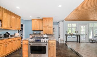 291 Old Oxford Rd, North Smithfield, RI 02896