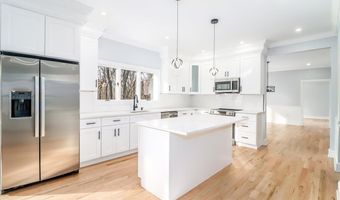 193 Chestnut Ridge Rd, Bethel, CT 06801