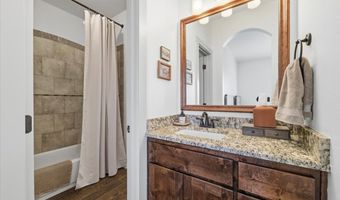 570 S Point Ct, Aledo, TX 76008