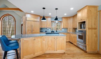 43 Darling Parke Dr, Bangor, ME 04401