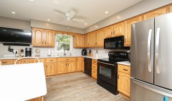 1601 E Sylvan Cir, Brandon, SD 57005