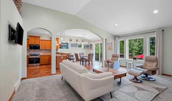 2744 W COMMONWEALTH Ct, Appleton, WI 54914
