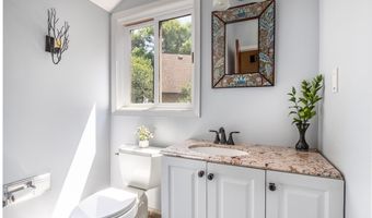 7 Hummingbird Ln, Amherst, NY 14228