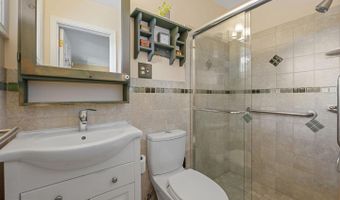 5929 AVON Dr, Bethesda, MD 20814