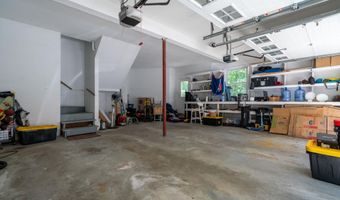 78 Hitching Post Ln, Bedford, NH 03110
