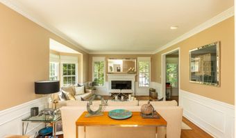 8809 SAUNDERS Ln, Bethesda, MD 20817