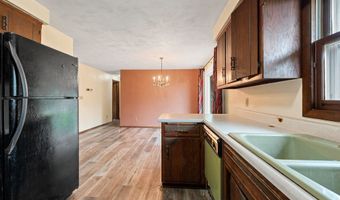 1517 NAVARINO St, Algoma, WI 54201
