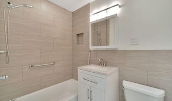 7705 ROYSTON St, Annandale, VA 22003