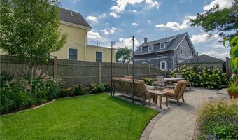 6 Bayside Ave, Newport, RI 02840