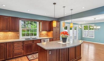 838 Lynnhaven Ln, Akron, OH 44313