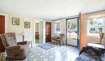 7 Freeman St, Bourne, MA 02532