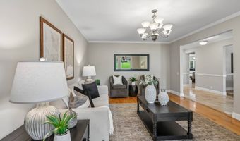 318 Algonquin Dr, Ballwin, MO 63011