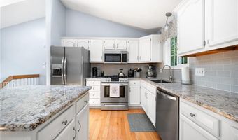 153 Grandview Ave, Lincoln, RI 02865