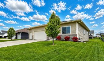 827 33rd Ct SW, Altoona, IA 50009