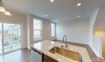 2708 S Spurway Dr, Ann Arbor, MI 48105