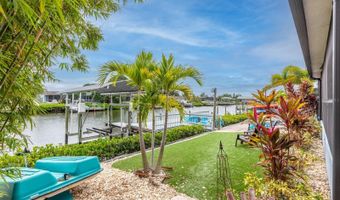 910 CHIPAWAY Dr, Apollo Beach, FL 33572