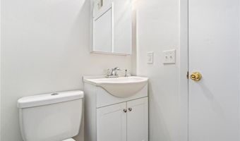 557 W GLENN Ave B-301, Auburn, AL 36830
