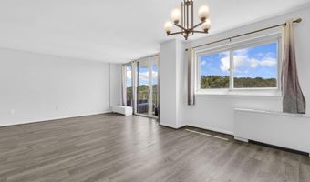 1225 MARTHA CUSTIS Dr 914, Alexandria, VA 22302