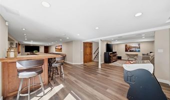 522 Arbor Meadow Dr, Ballwin, MO 63021