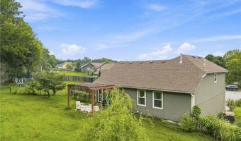 16805 Juniper Dr, Basehor, KS 66007