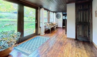 10 Stagecoach Ln, Amenia, NY 12501