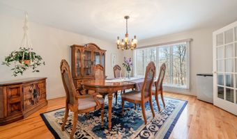 8 Summer Brook Ln, Cromwell, CT 06416