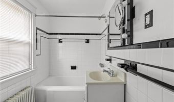 53 Admiral Kalbfus Rd, Newport, RI 02840