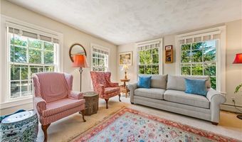 141 Narragansett Ave 2C, Newport, RI 02840