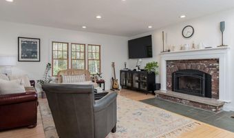 10 Greenbriar Ln, Amherst, NH 03031