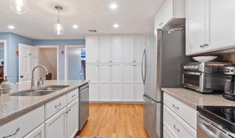 5 Myrtle Dr, Acton, MA 01720