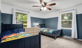 2 Sunset Ln, Algonquin, IL 60102