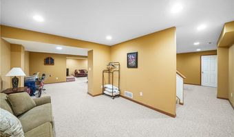 350 Aspen Ct, Aurora, OH 44202