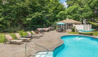 35 Shinnecock Hills Dr, Albany, NY 12205