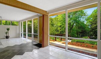 7413 REBECCA Dr, Alexandria, VA 22307