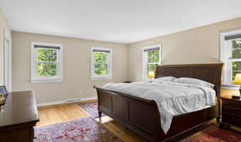 17 Schuyler Hills Rd, Albany, NY 12211