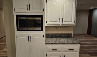 806 E Springfield St, Aurora, MO 65605