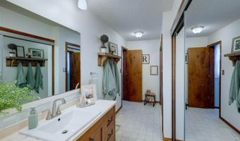 920 Highland Dr, Arkansas City, KS 67005