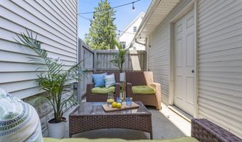 902 Midway Dr, Auburn, IN 46706
