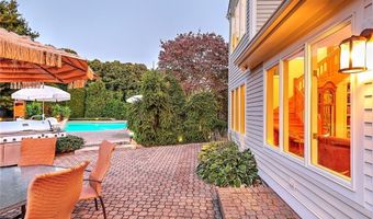 3 Spinnaker Dr, Barrington, RI 02806