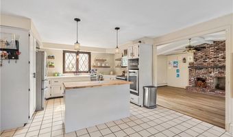 9 Plantation Dr, Cumberland, RI 02864