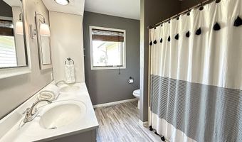 237 E Dahlstrom Ave, Appleton, MN 56208